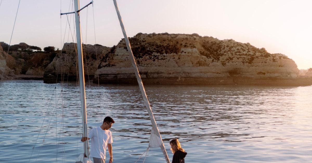 Portimão: Private Sailing Tour for Couples All Inclusive